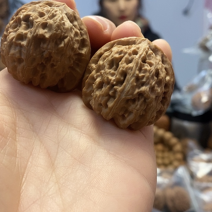 把件文玩核桃37白狮子老树