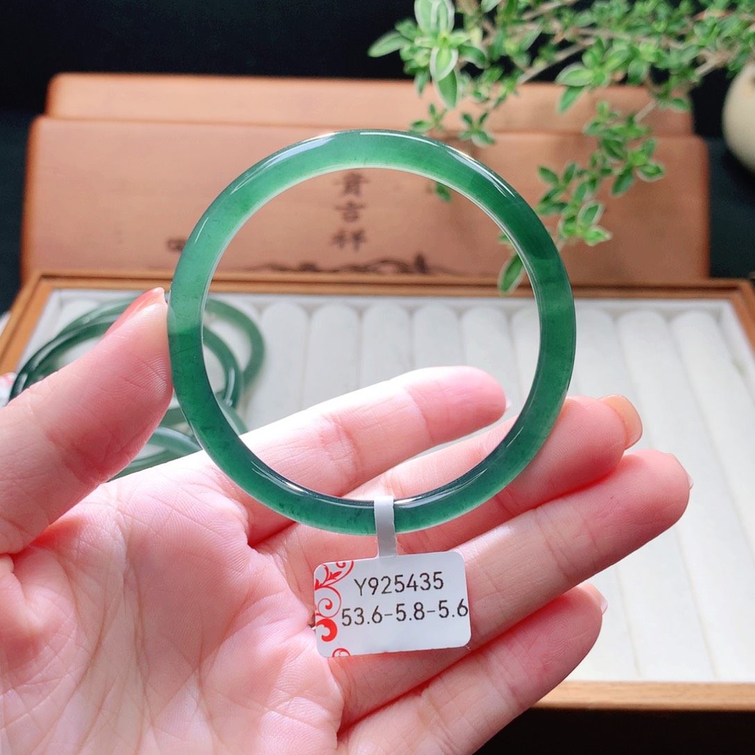 未镶嵌手镯（圆镯）翡翠