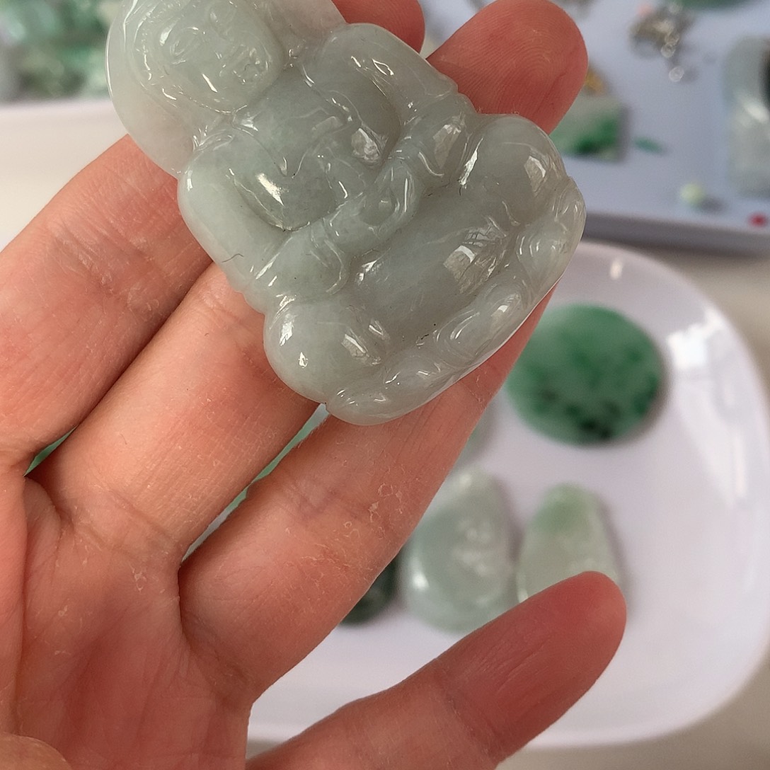 翡翠颈饰未镶嵌观音