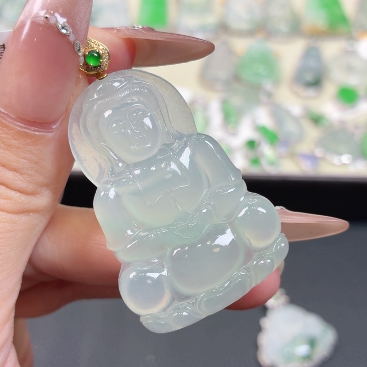 颈饰18K金镶嵌翡翠