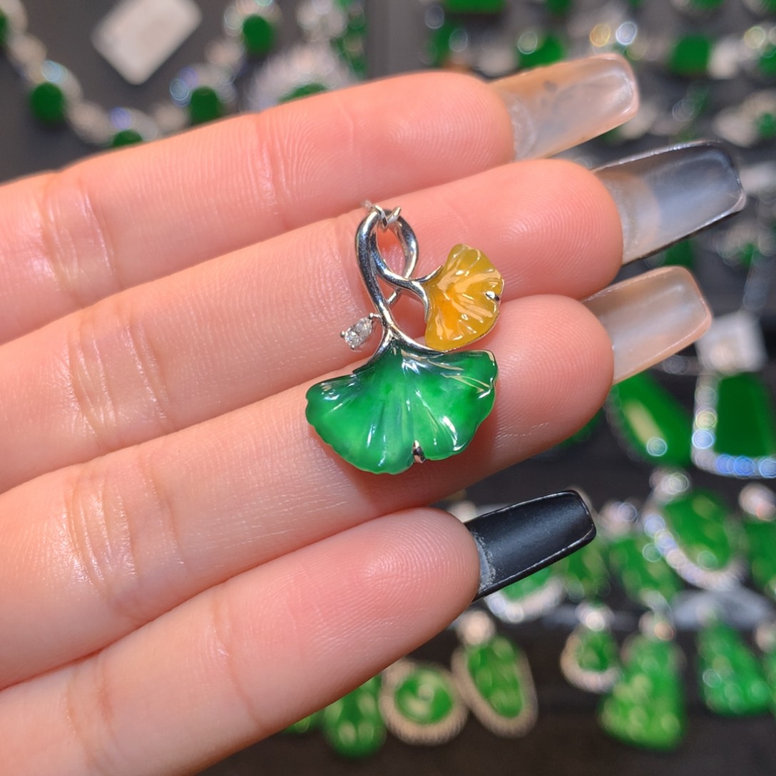 翡翠颈饰18K金镶嵌银杏叶