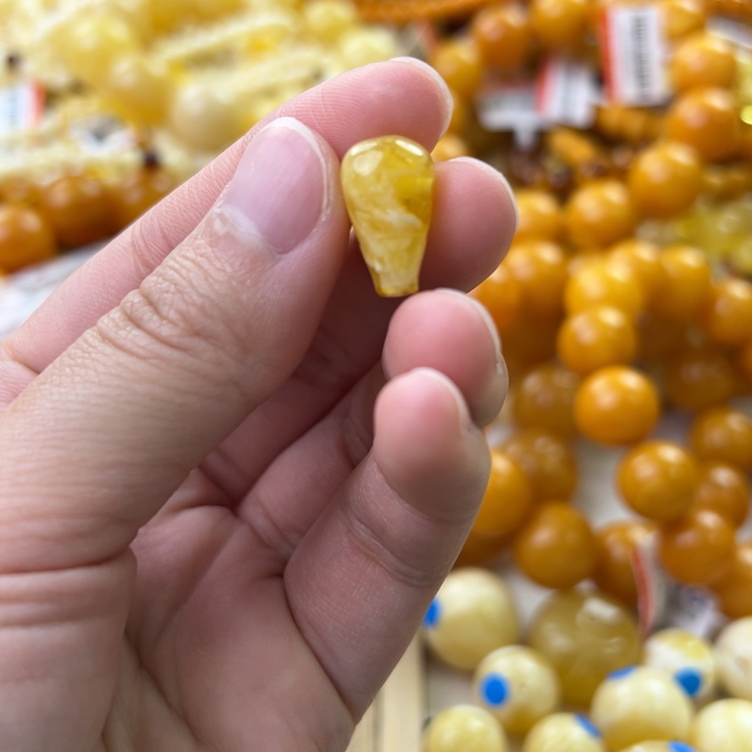 琥珀珠宝奇石未镶嵌