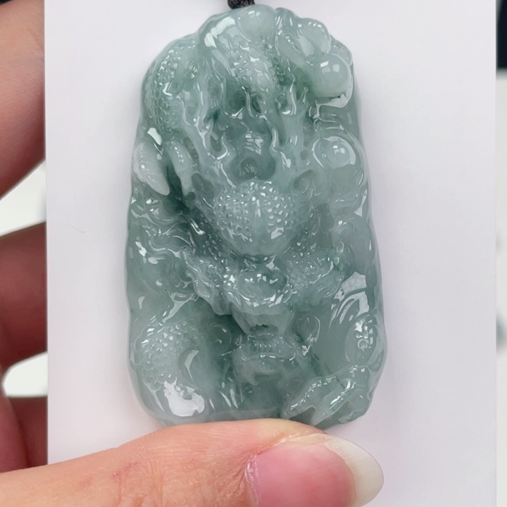 翡翠未镶嵌颈饰龙牌