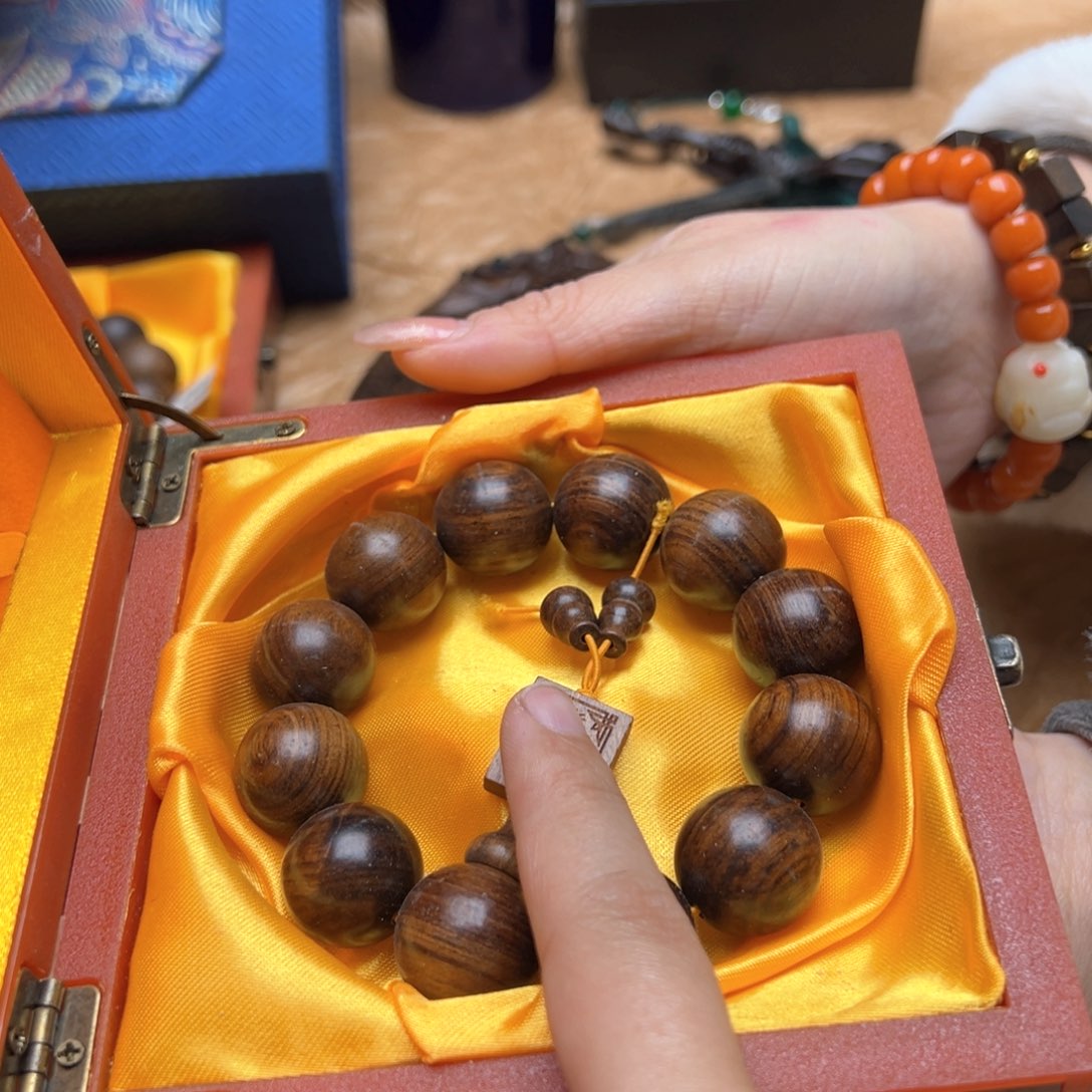 大叶紫檀（黑酸枝木类）