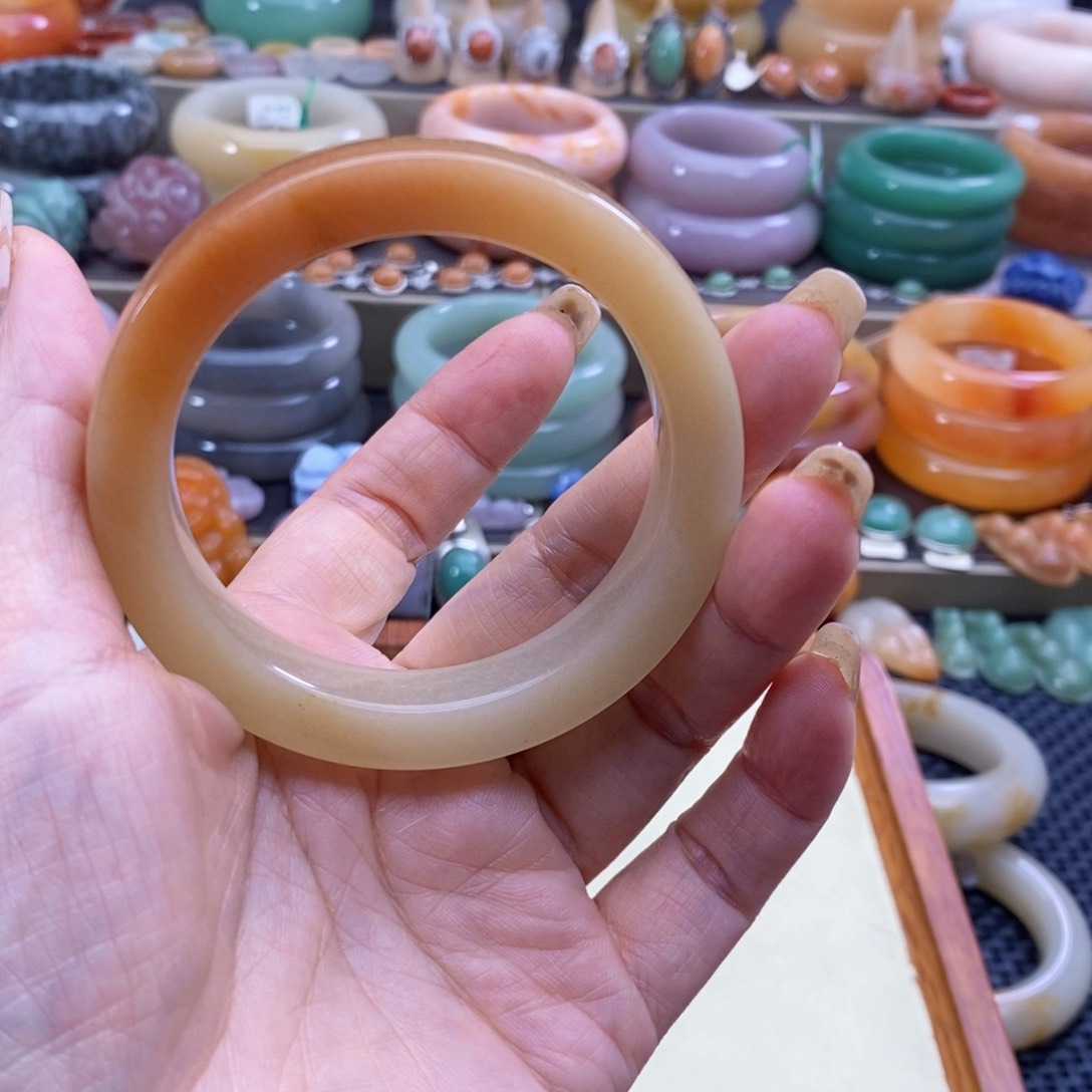 石英质玉手镯未镶嵌艾*?