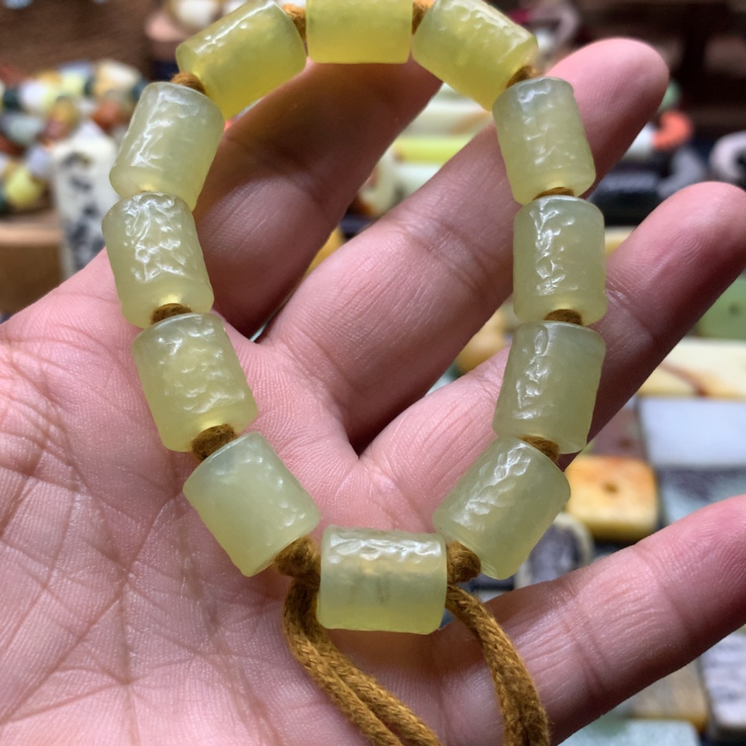 莓****蛇纹石玉合金颈饰