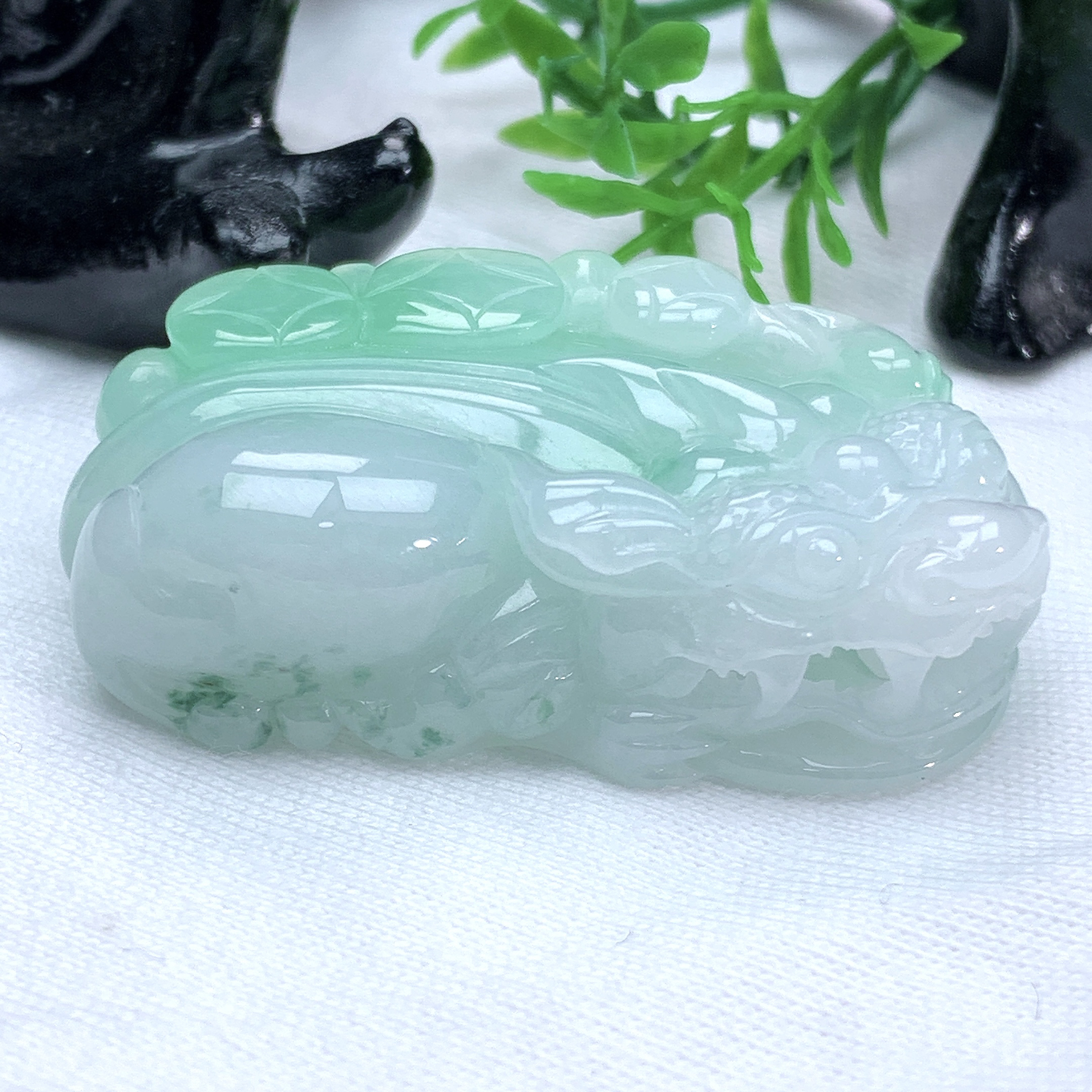 天然缅甸翡翠A货冰润浅绿口含珠金钱貔貅吊坠挂件42.6−25−12.9mm