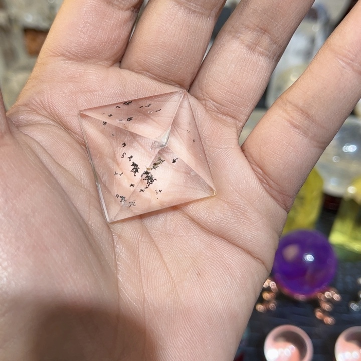 水晶摆件未镶嵌金字塔