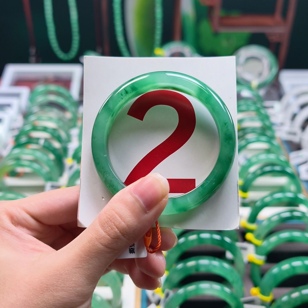 石英质玉（非洲翠）未镶嵌手镯非洲翠手镯