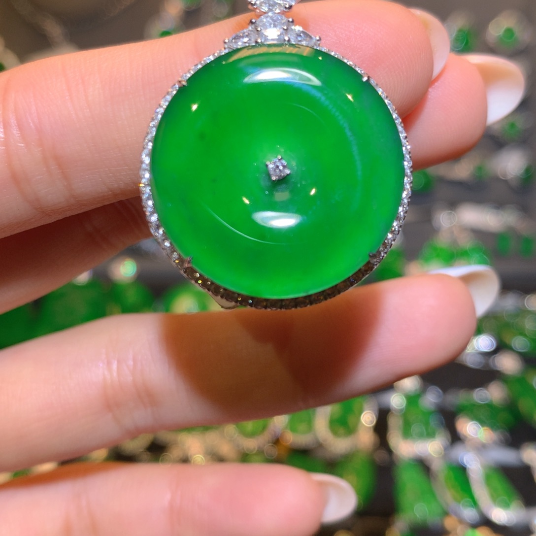 翡翠颈饰18K金镶嵌平安扣