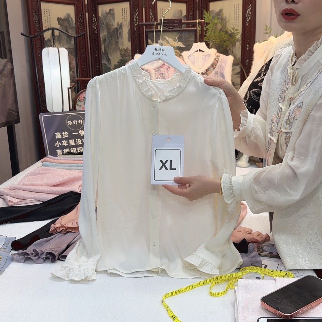 L***i非遗传承人的精神风貌