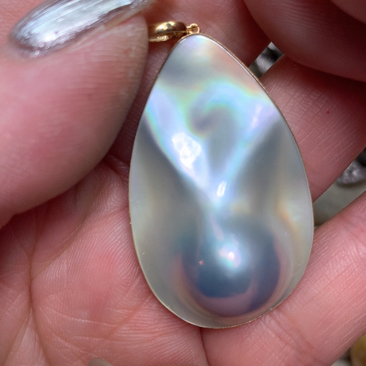 18K金镶嵌颈饰拼合珍珠（马贝珠）