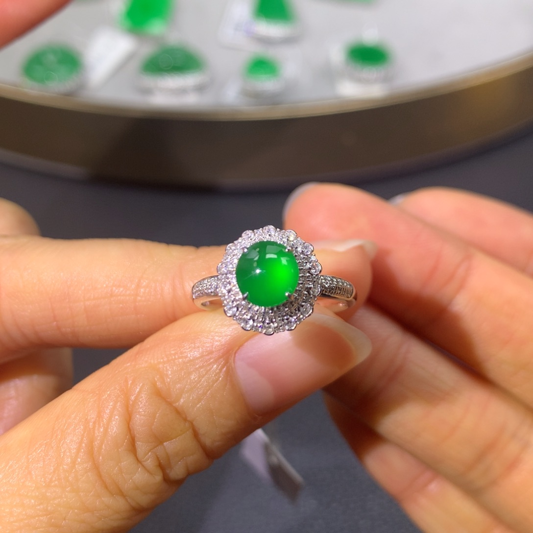 翡翠戒指18K金镶嵌翡翠