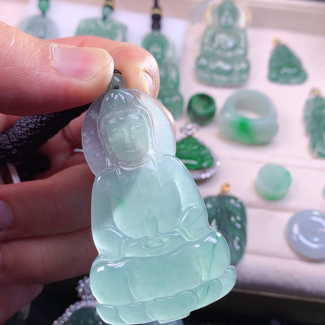 翡翠颈饰未镶嵌翡翠