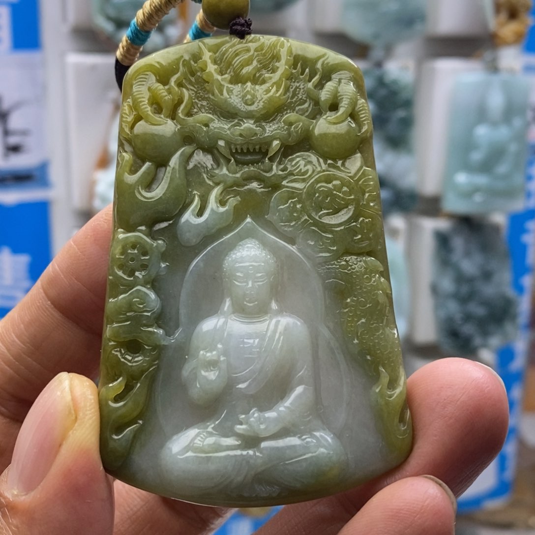 翡翠颈饰未镶嵌佛