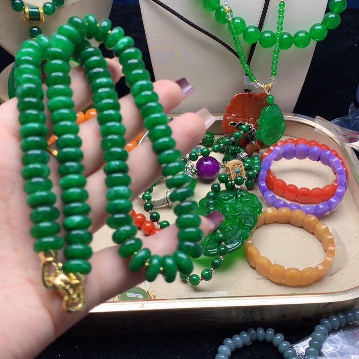 翡翠颈饰未镶嵌吊坠