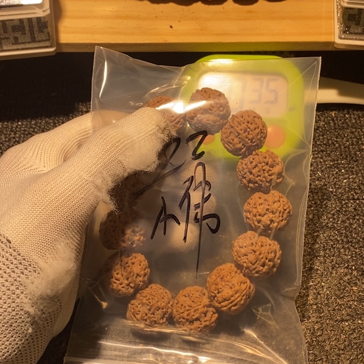 小***伟吊坠金刚菩提哈哈这都可以说