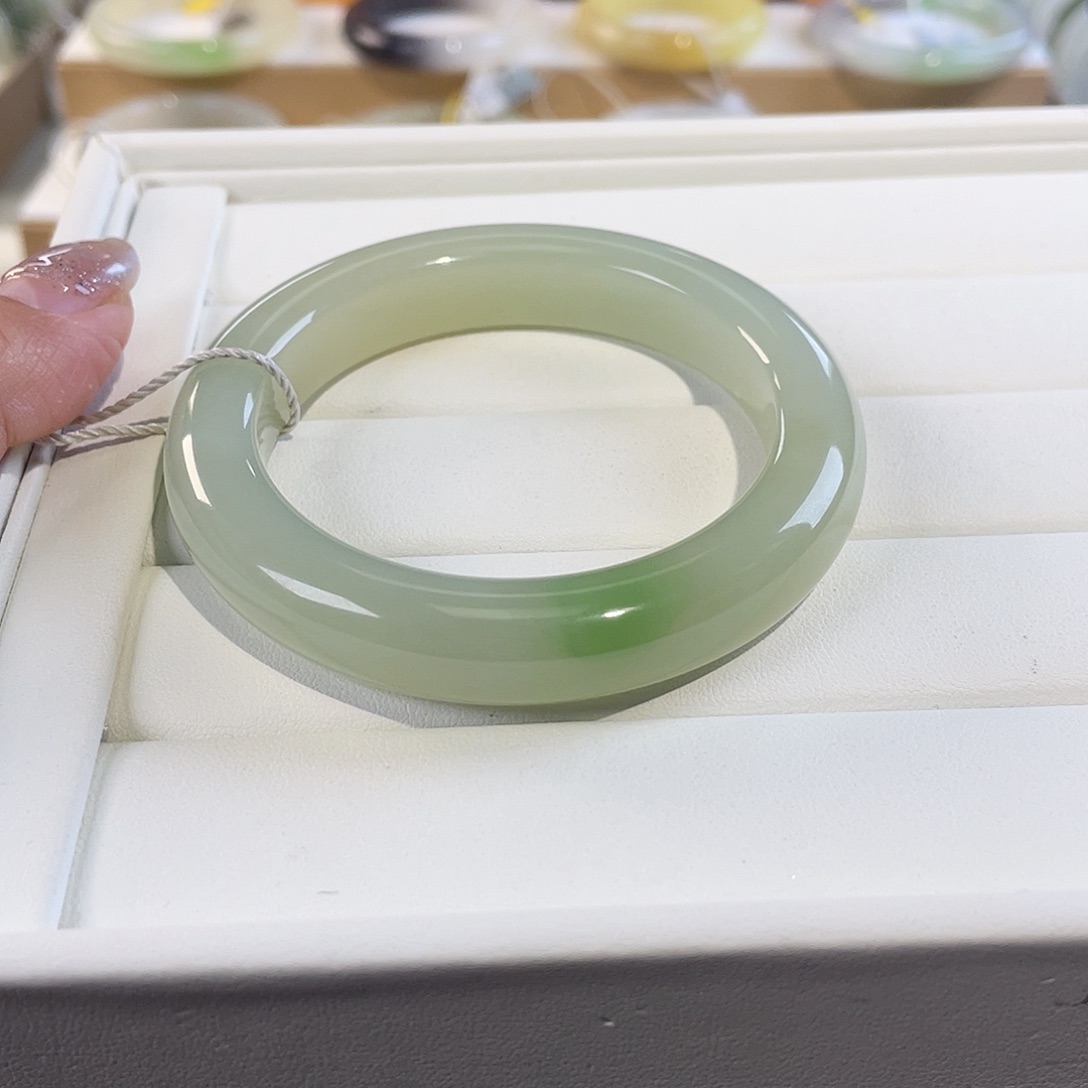 和田玉未镶嵌手镯翠青老料