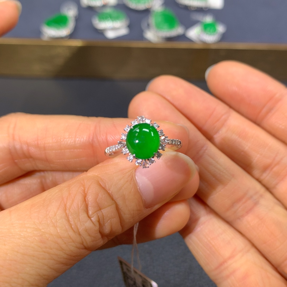 翡翠戒指18K金镶嵌翡翠