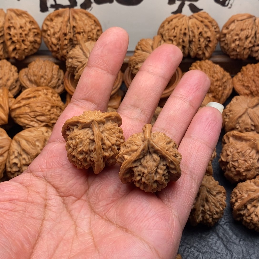 文玩核桃把件盘山奔驰