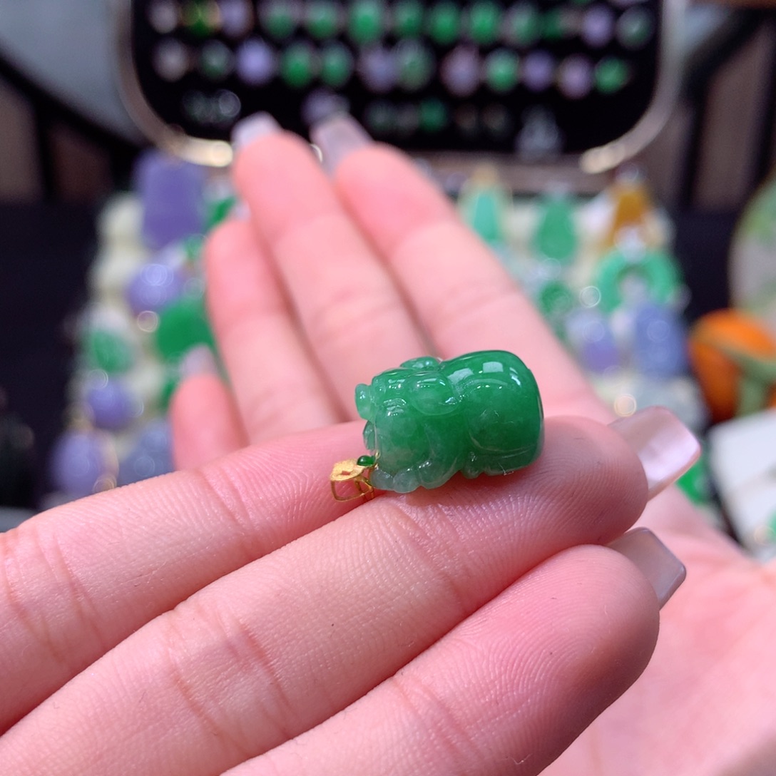 翡翠颈饰18K金镶嵌翡翠