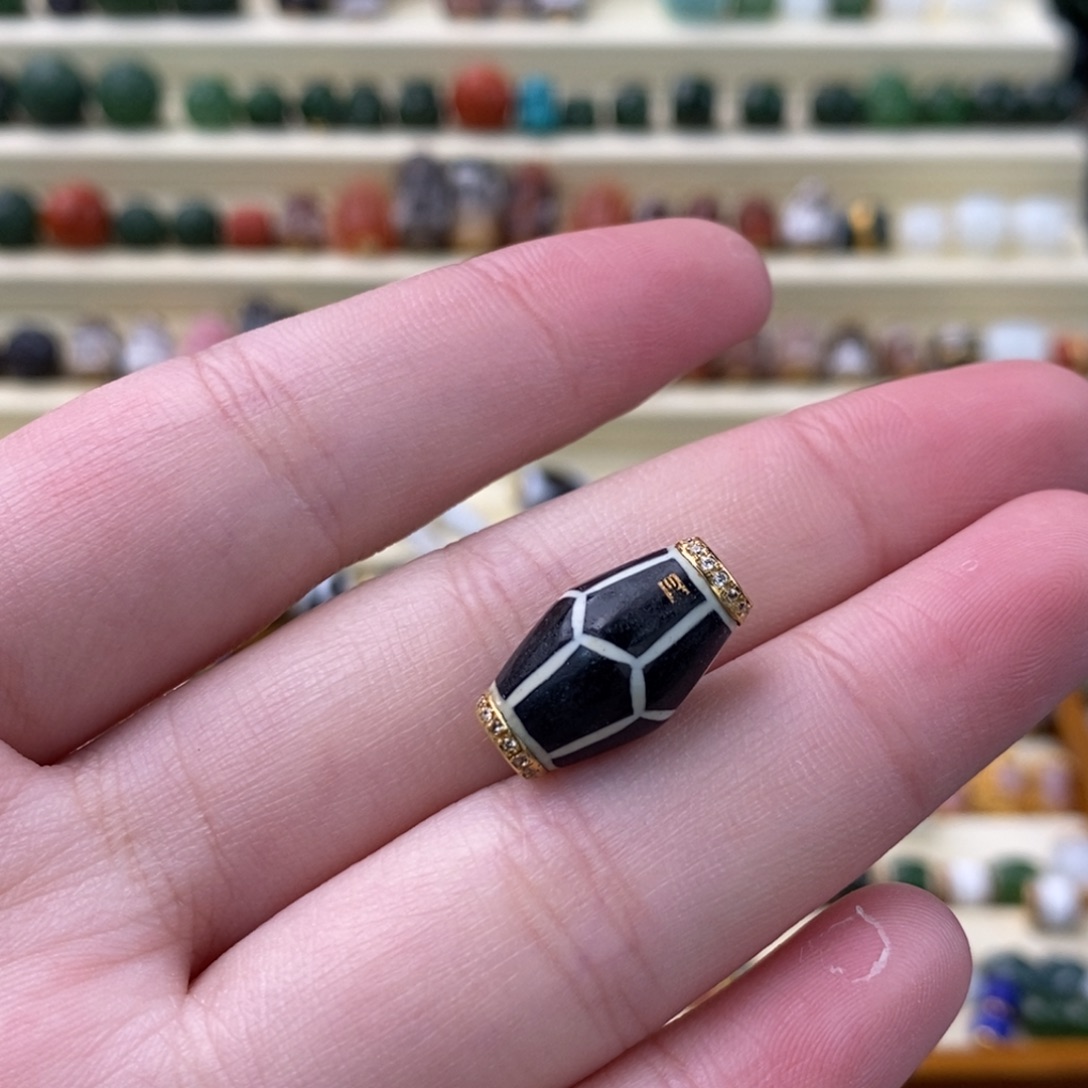 玛瑙/玉髓18K金镶嵌颈饰