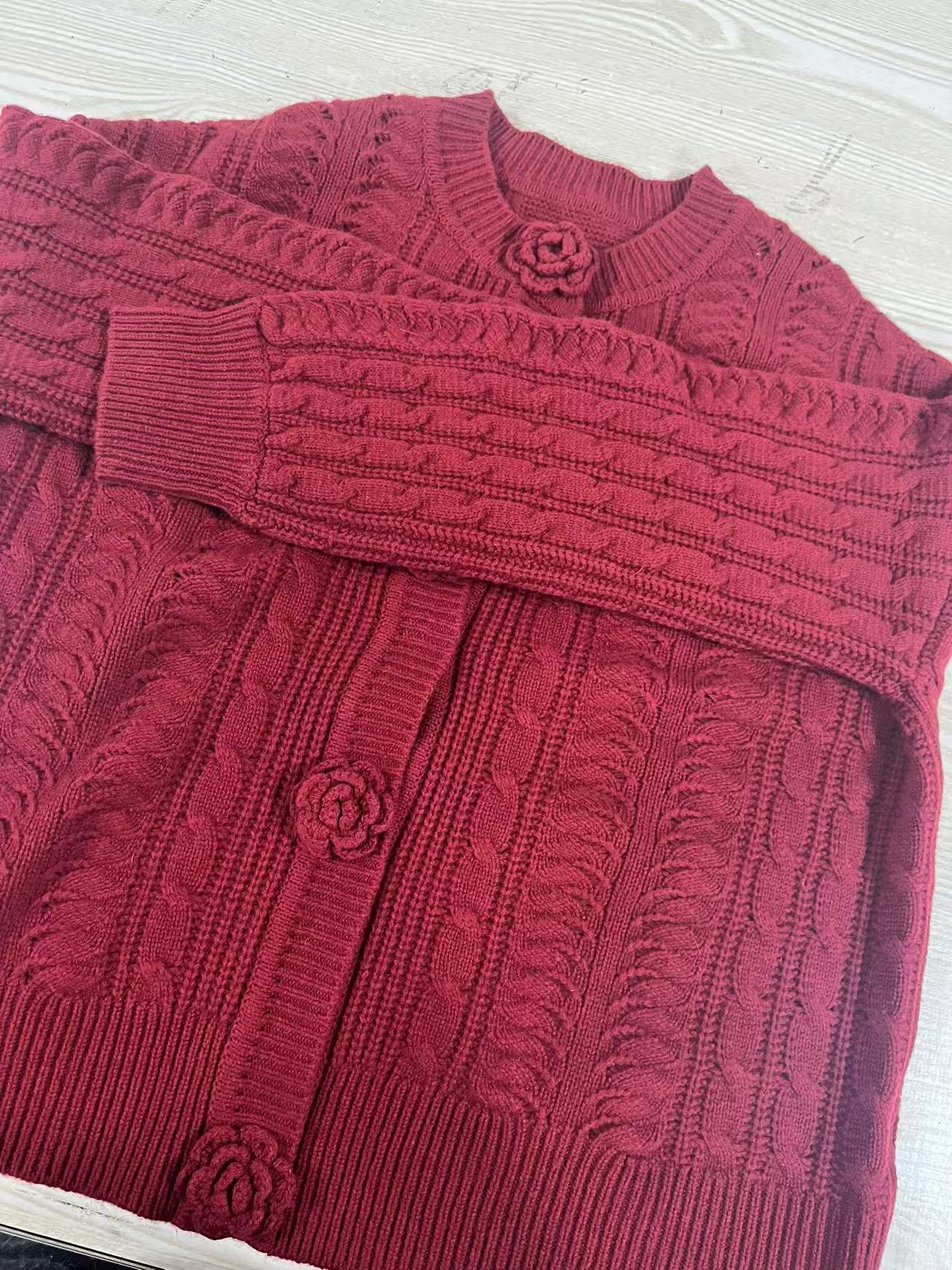 【俩月羊绒】轻奢240947-100山羊绒时尚重工手工钩花针织开衫