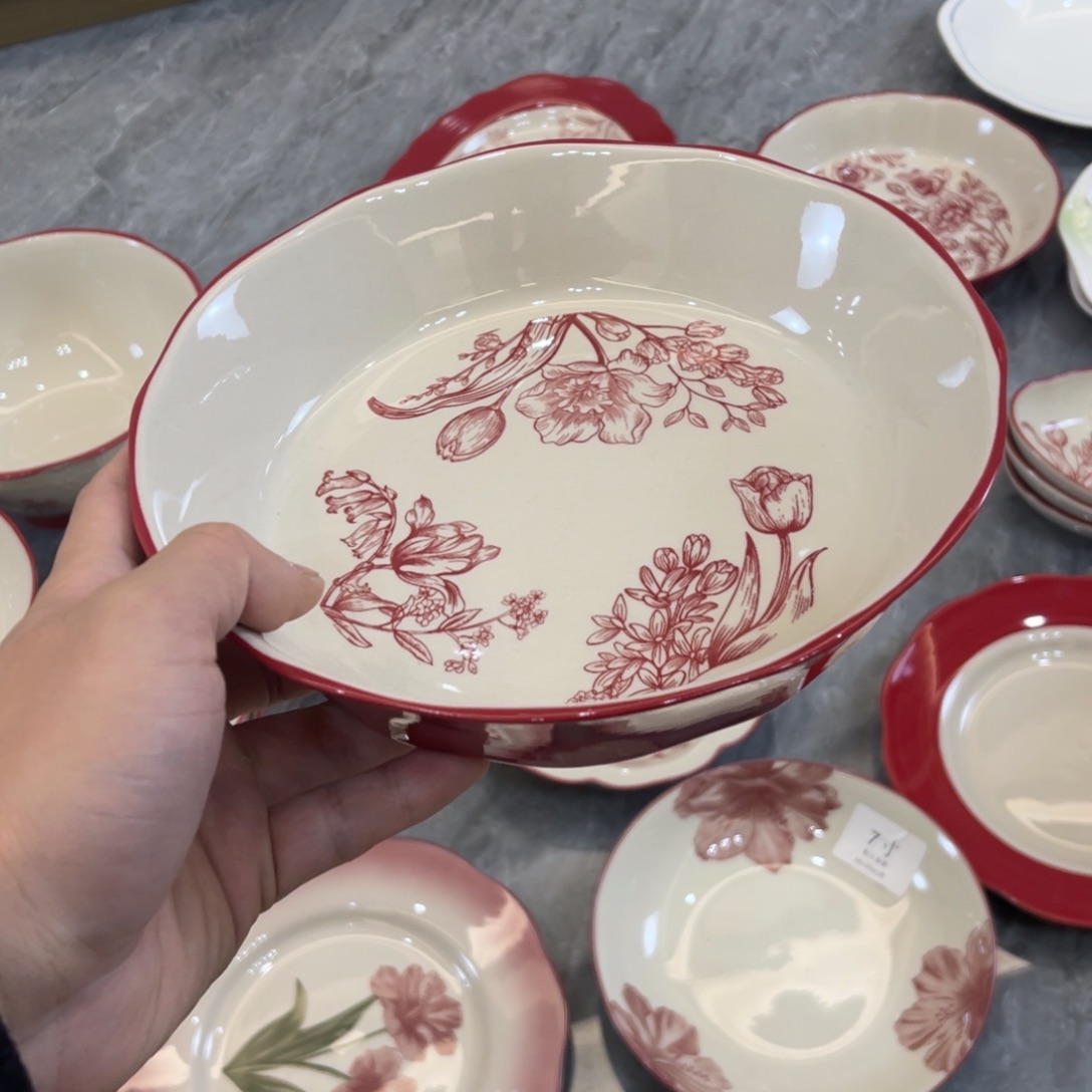 陶瓷微瑕餐具介意勿拍，满18飞！