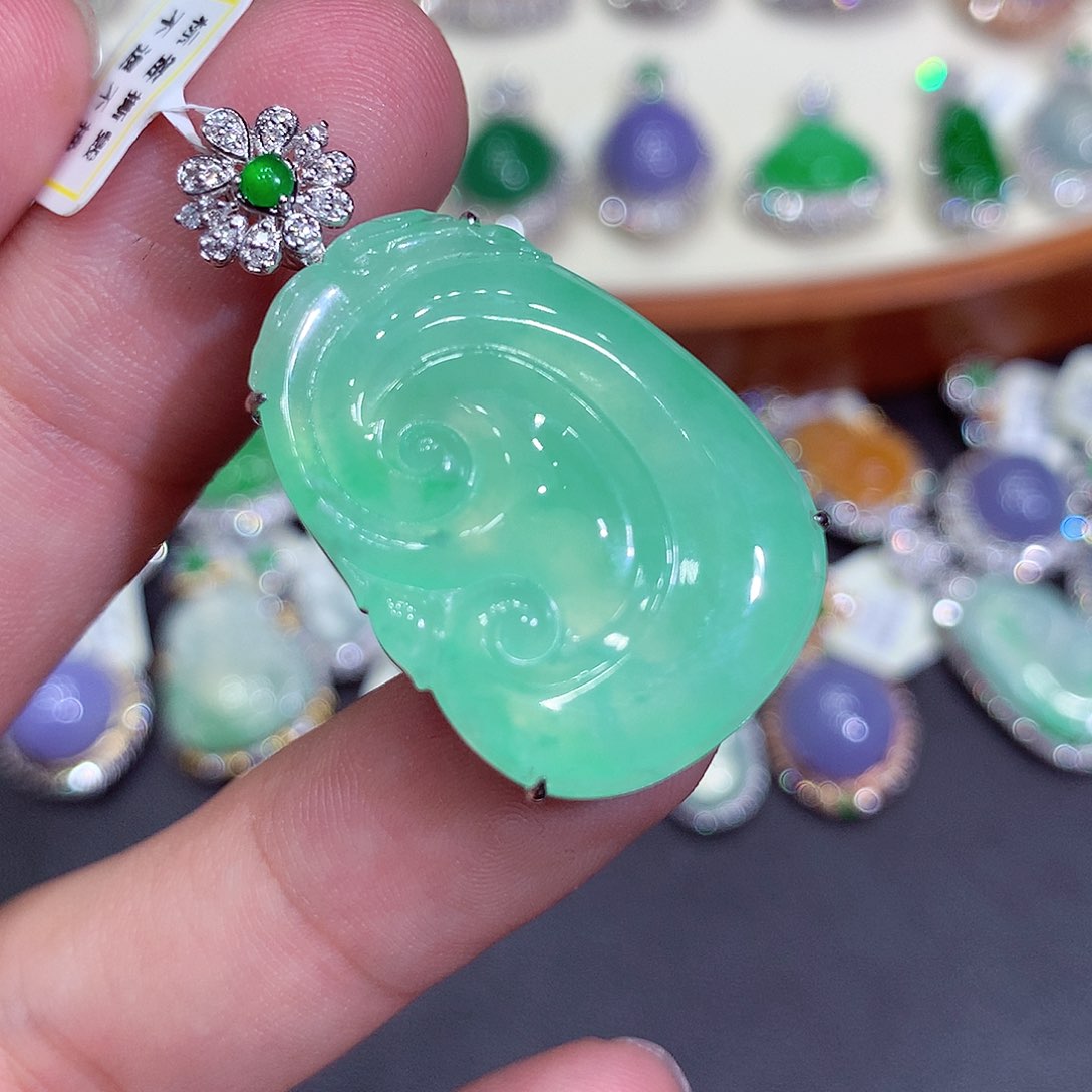 翡翠吊坠(不含链)18K金镶嵌