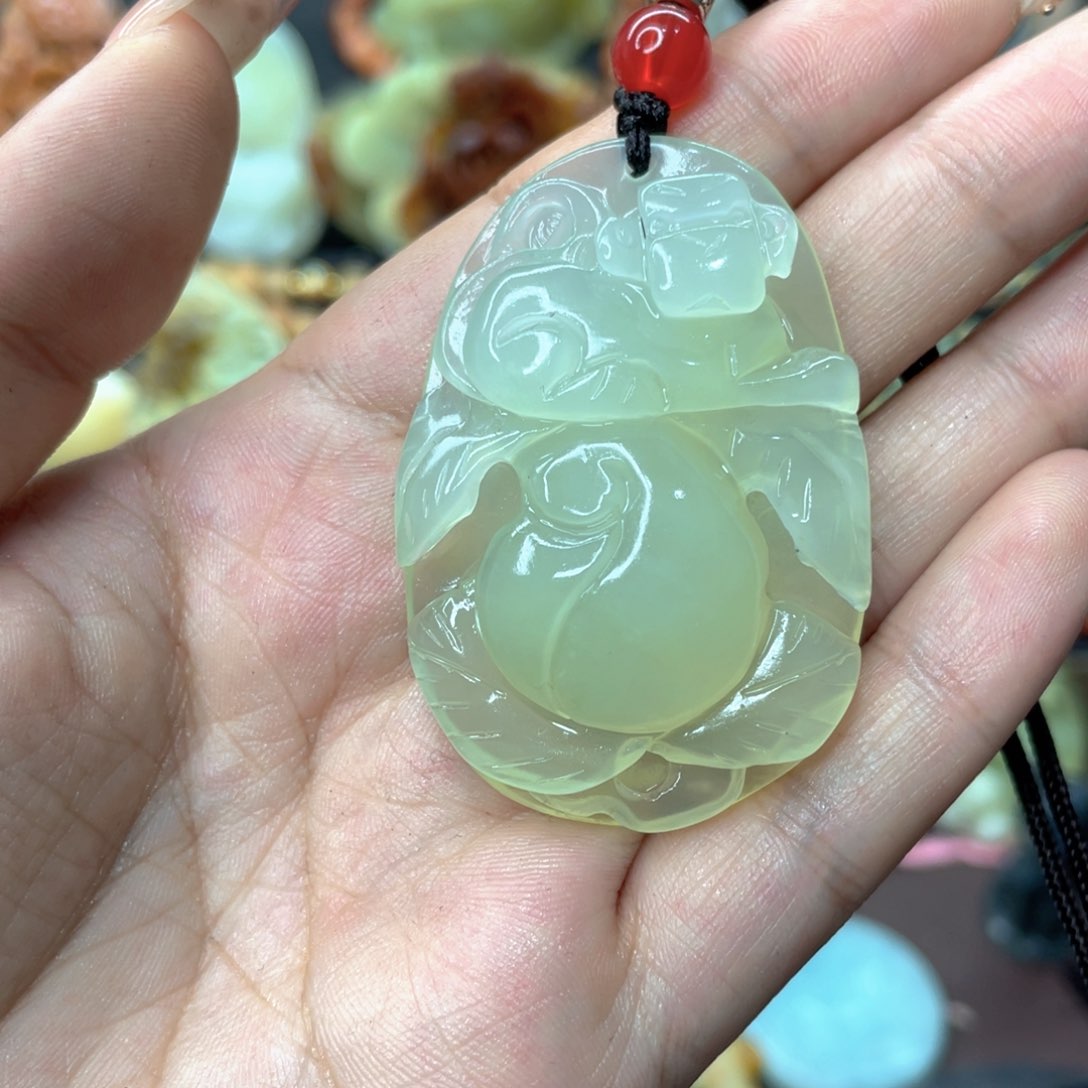 蛇纹石玉颈饰未镶嵌