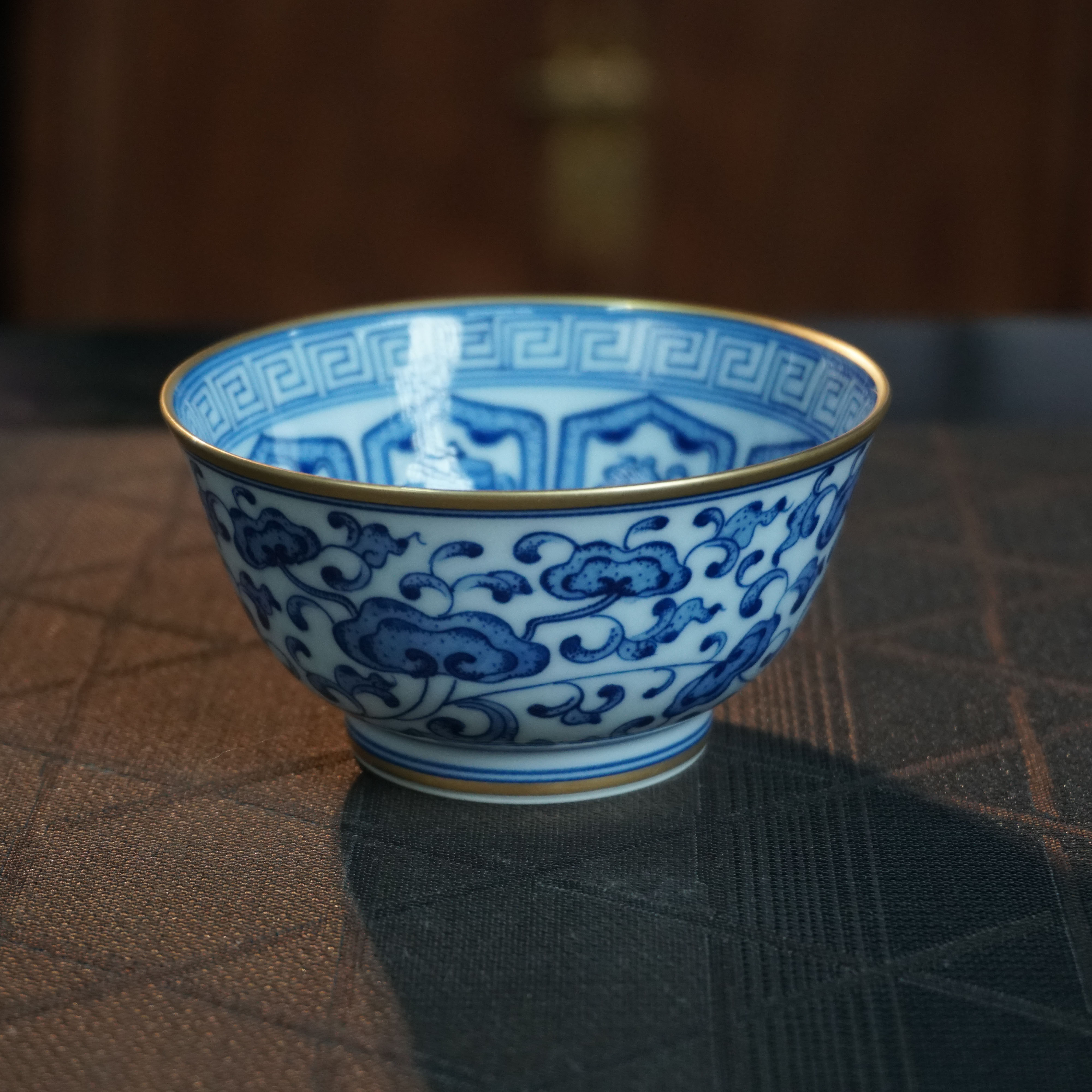 纯手绘描金内外满绘主人杯+缠枝莲+吉祥八宝纹-84009