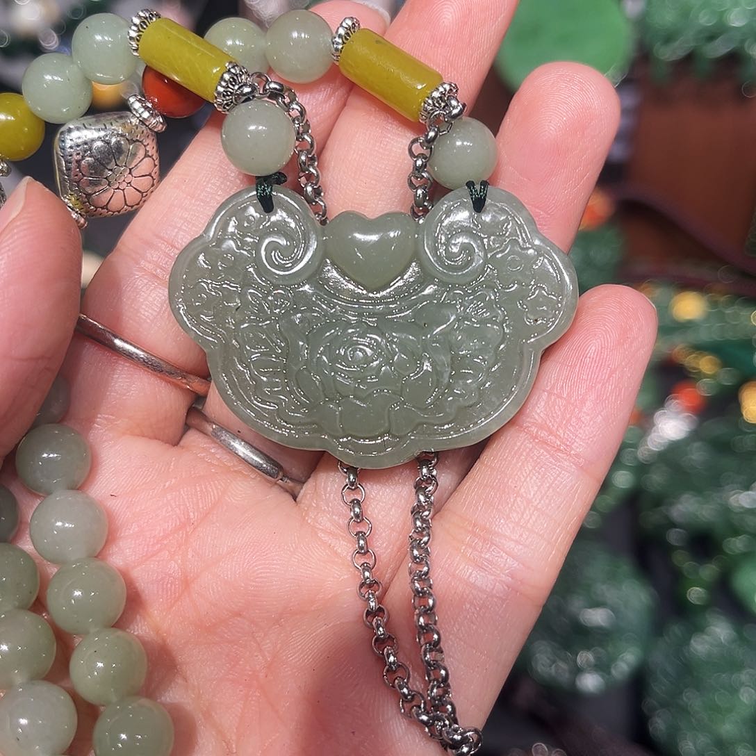 颈饰未镶嵌和田玉