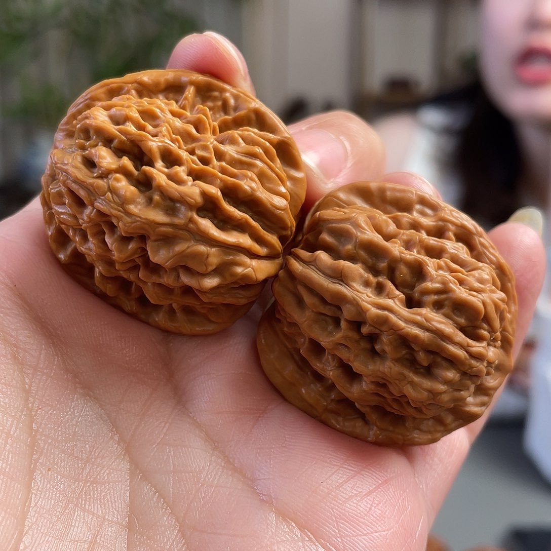 桃核把件37×37×37尺平谷四座楼（微蹭尖）CN01408