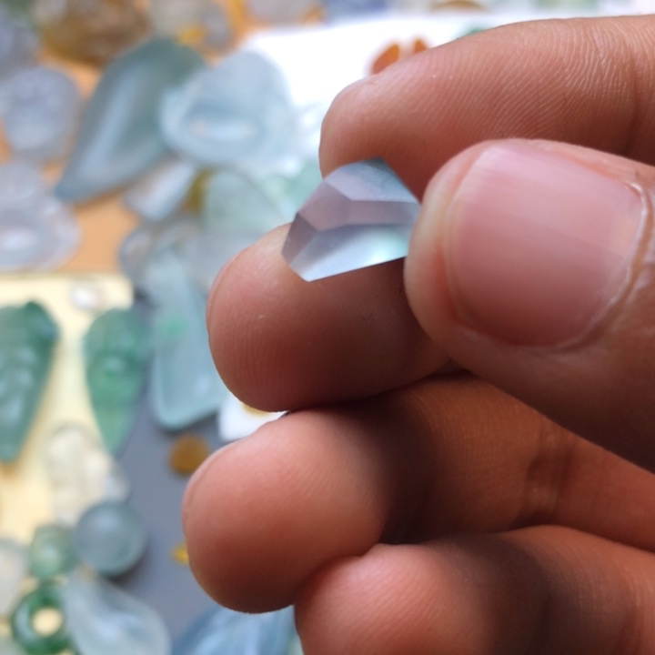 定制翡翠未镶嵌挂件