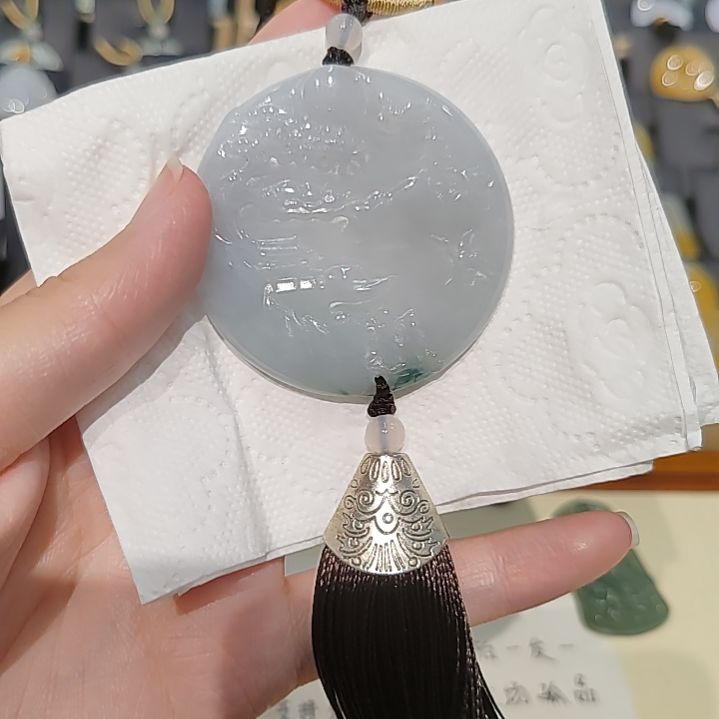 翡翠未镶嵌颈饰圆牌山水牌