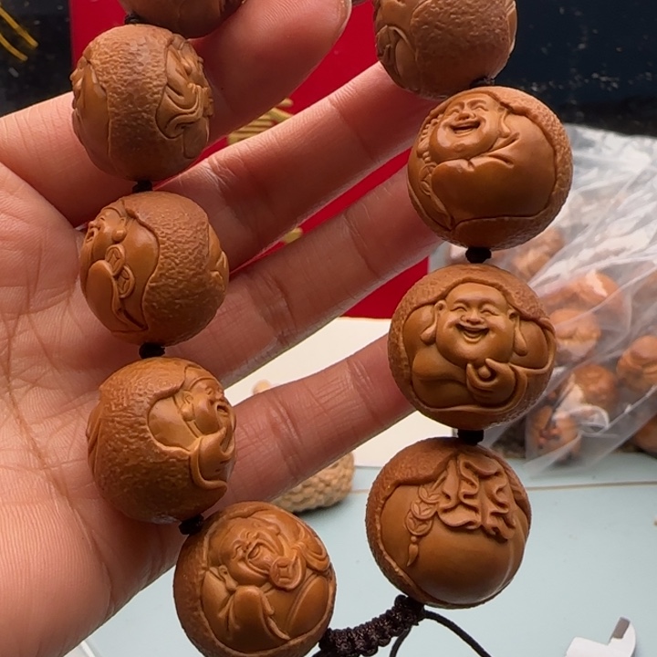 橄榄核手串大*雕刻工艺