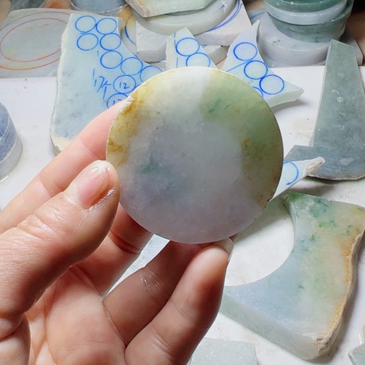 翡翠颈饰未镶嵌翡翠片料