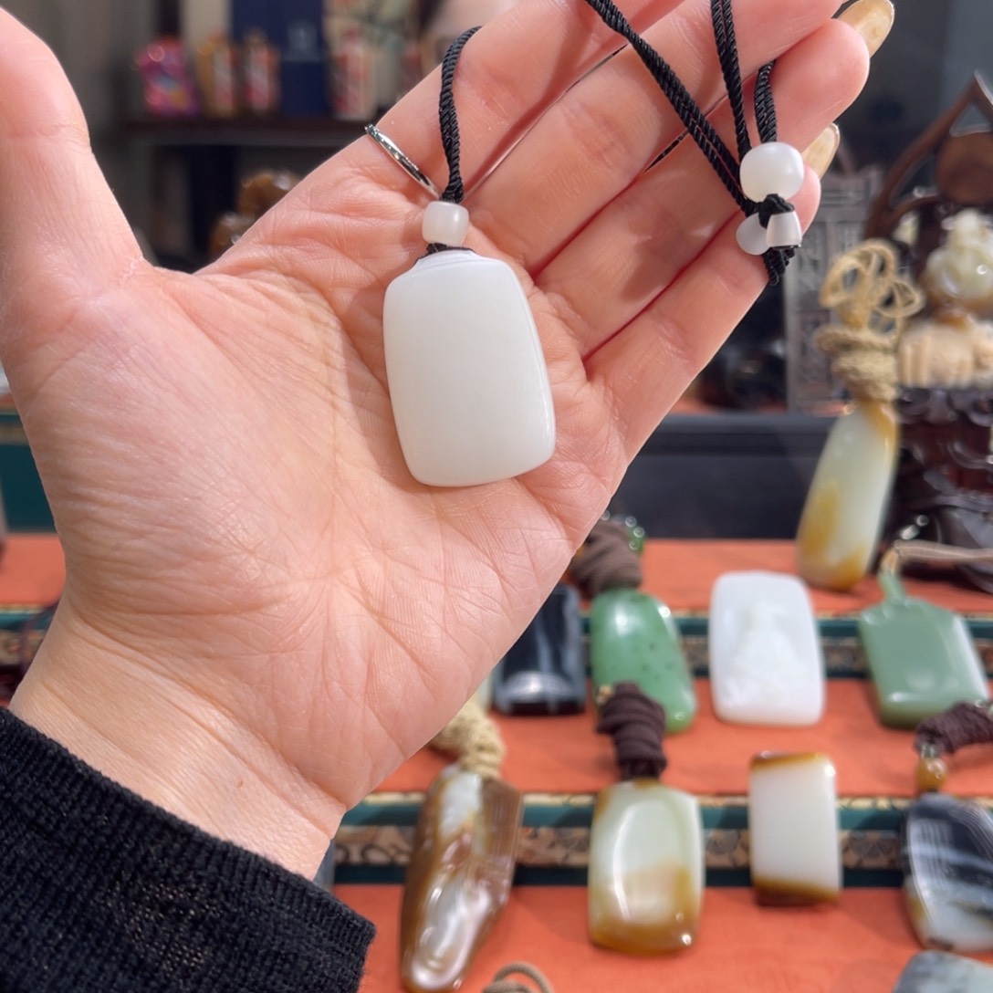 和田玉颈饰未镶嵌