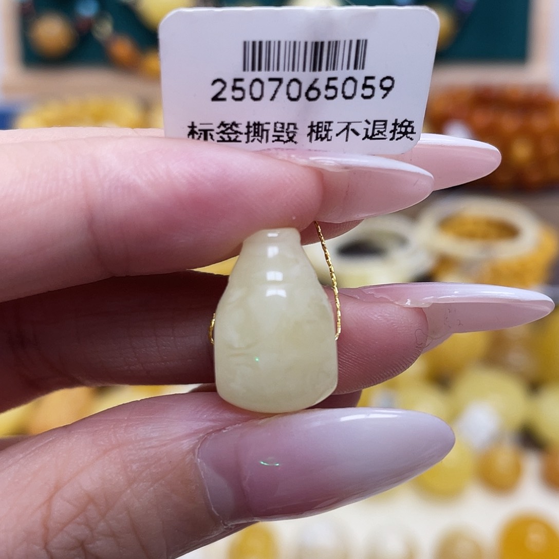 蜜蜡未镶嵌珠宝奇石11.5*17.5*10.4mm瑕