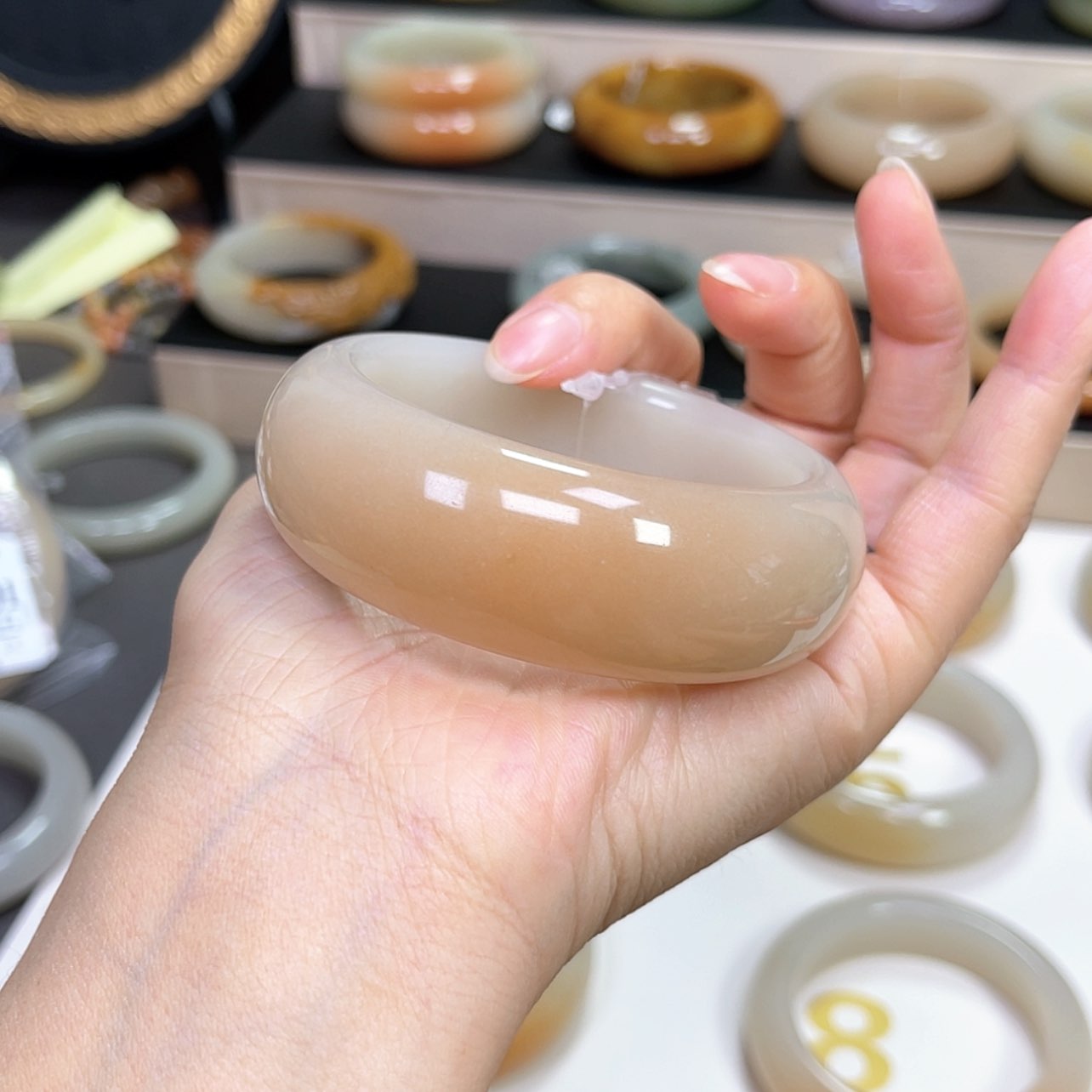 【闪购商品】石英质玉手镯未镶嵌久***?