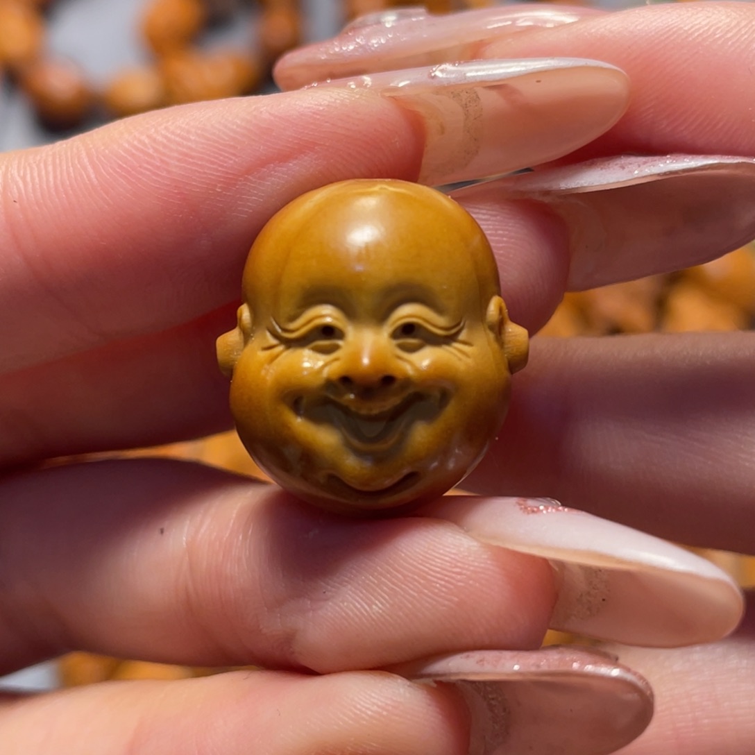 橄榄核吊坠弥勒头。瑶
