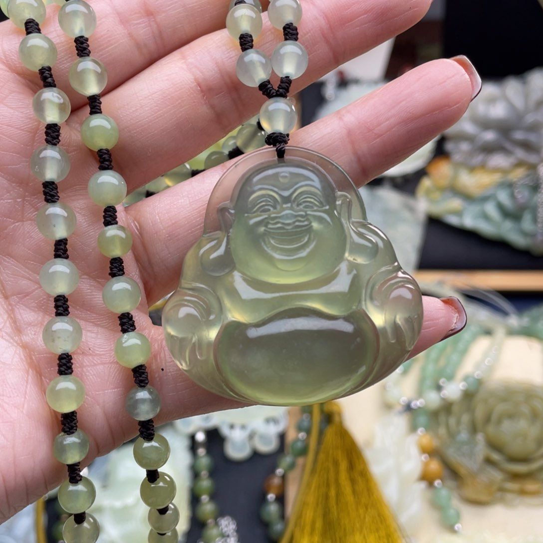 蛇纹石玉颈饰未镶嵌