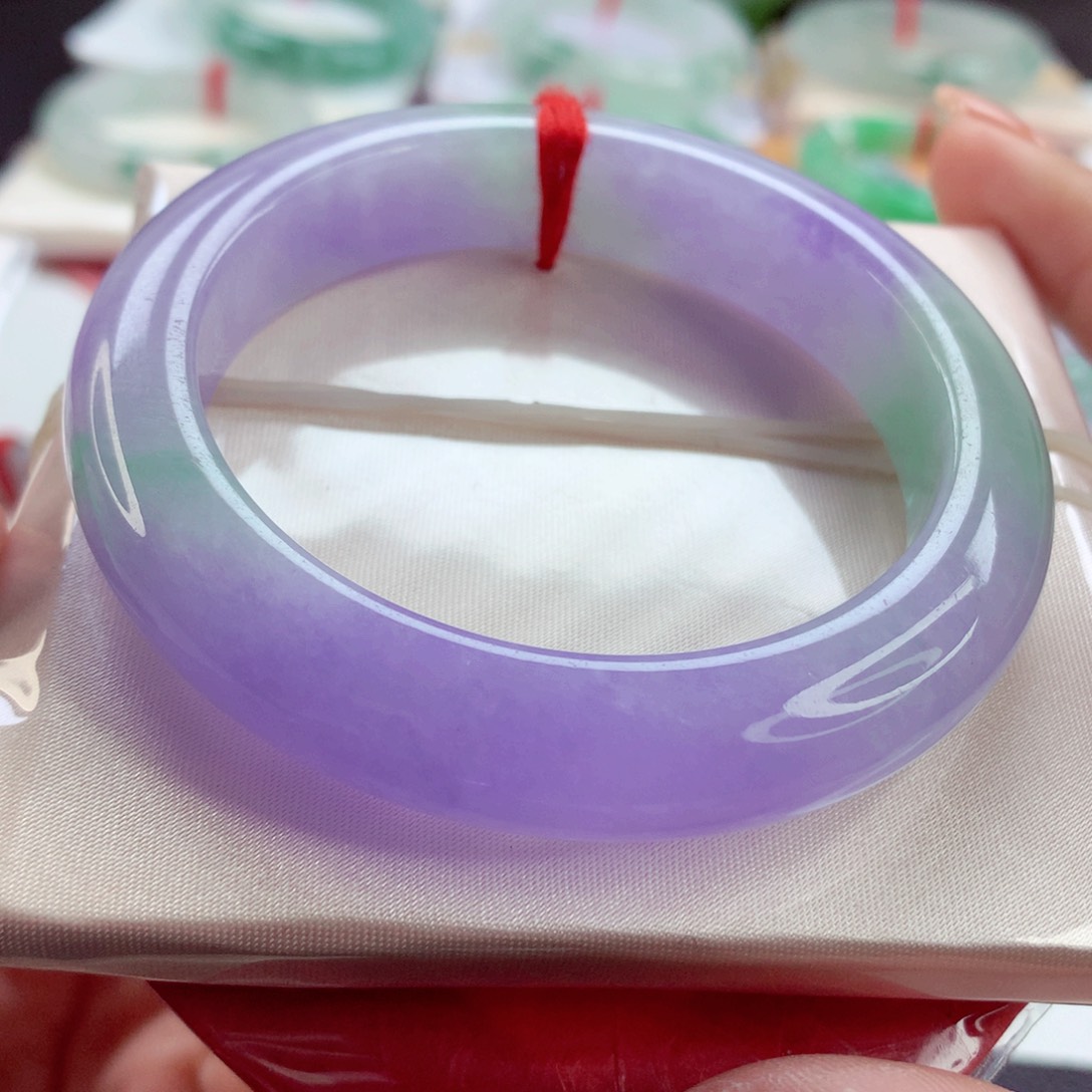 翡翠手镯未镶嵌向*?师妹艳色春彩妖紫毕业