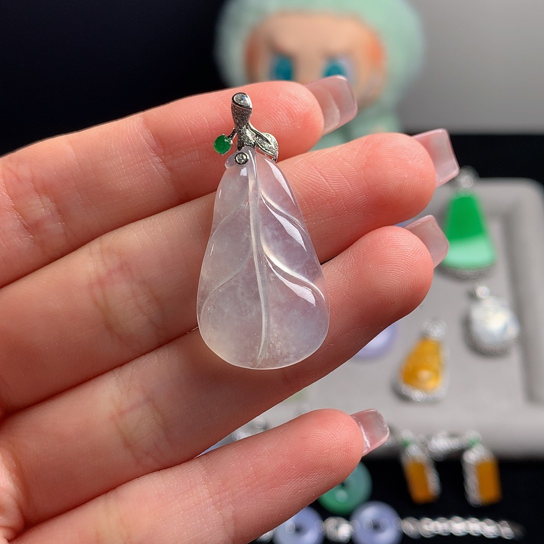 18K金镶嵌挂件翡翠