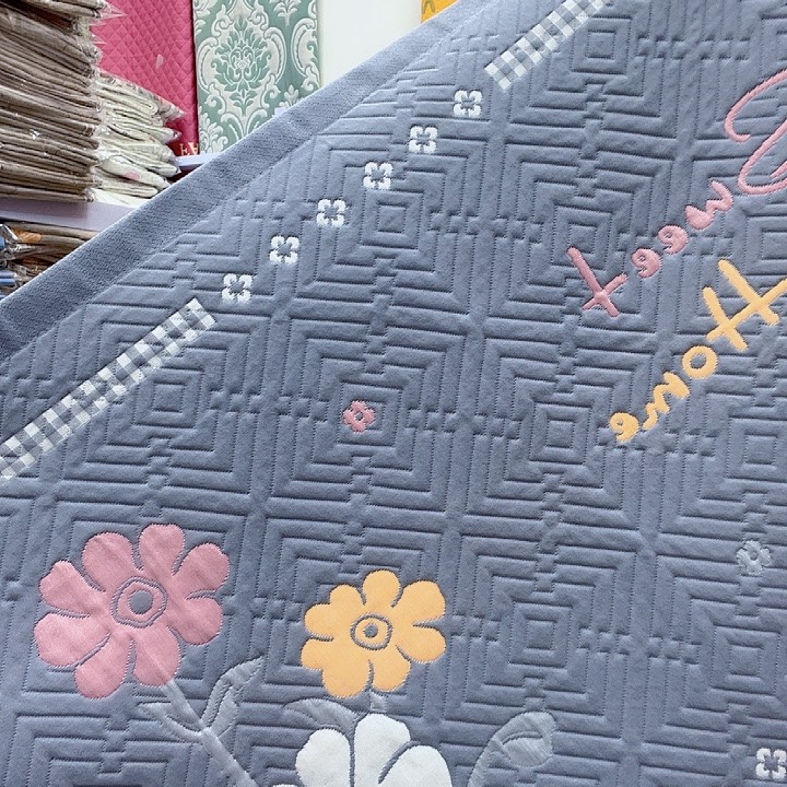 棉紫灰色字母小花