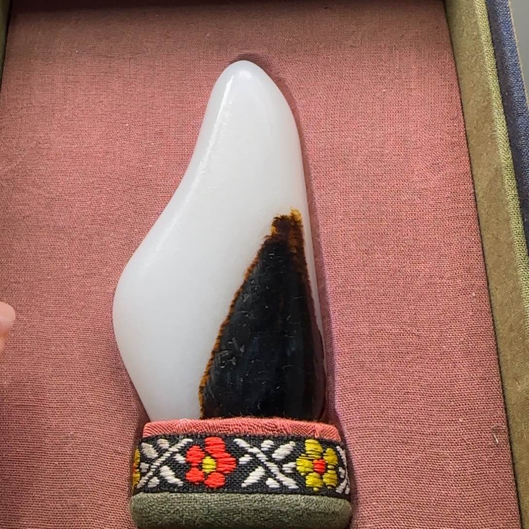 和田玉未镶嵌车挂