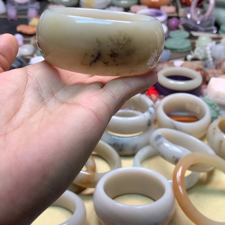 石英岩玉未镶嵌草花轮胎61.5