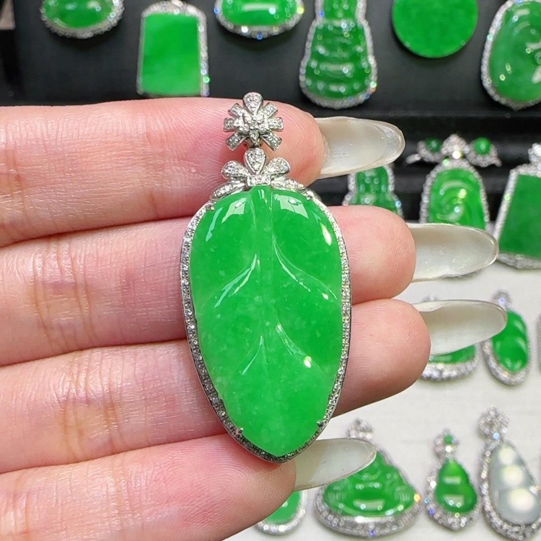 翡翠18K金镶嵌颈饰