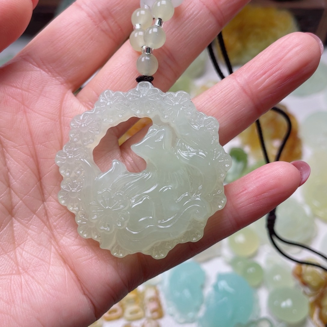 蛇纹石玉颈饰未镶嵌