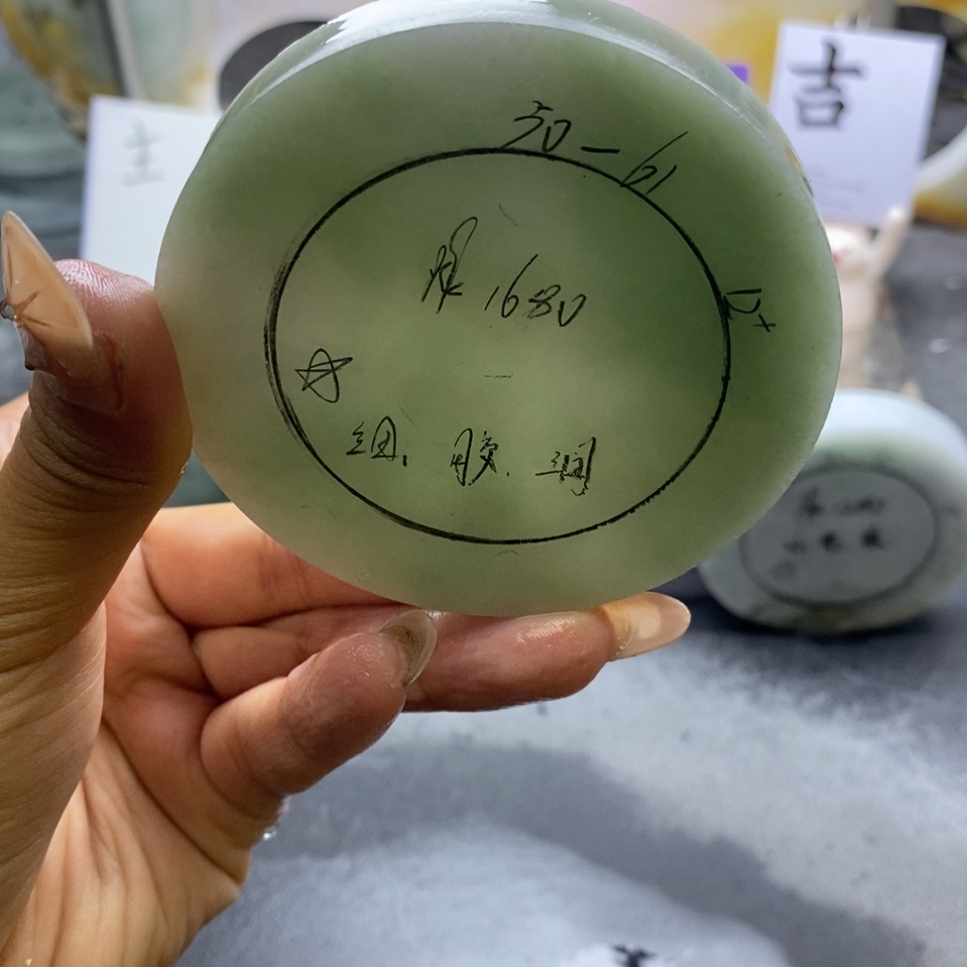 定制翡翠未镶嵌翡翠手镯